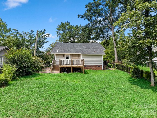 143 Broadway Avenue, Tryon, NC 28782
