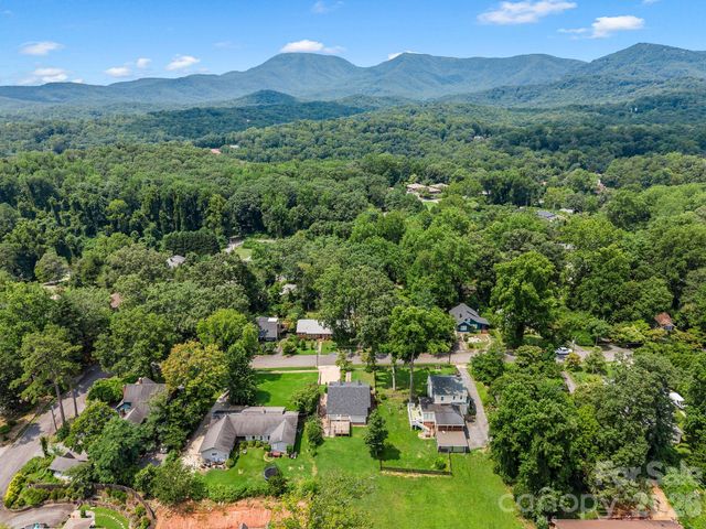 143 Broadway Avenue, Tryon, NC 28782