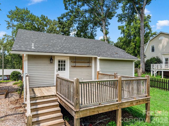 143 Broadway Avenue, Tryon, NC 28782