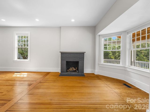 143 Broadway Avenue, Tryon, NC 28782