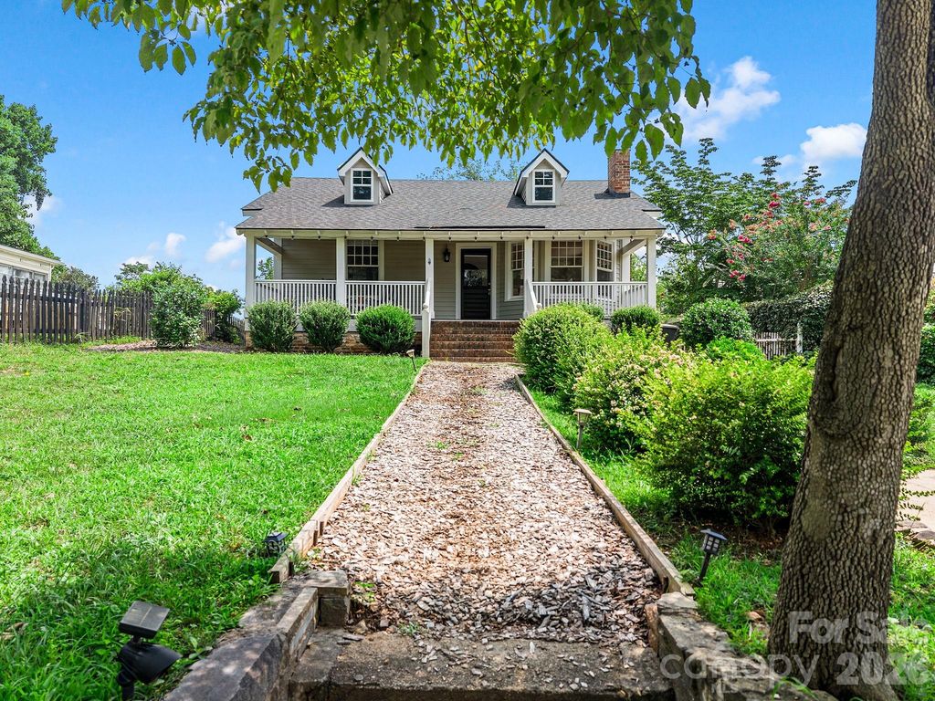 143 Broadway Avenue, Tryon, NC 28782