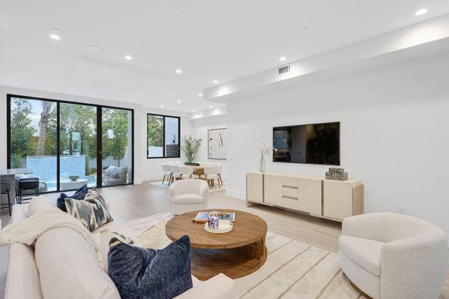 408 SE 2nd Street, Delray Beach, FL 33483