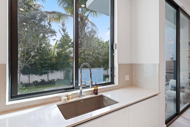 408 SE 2nd Street, Delray Beach, FL 33483