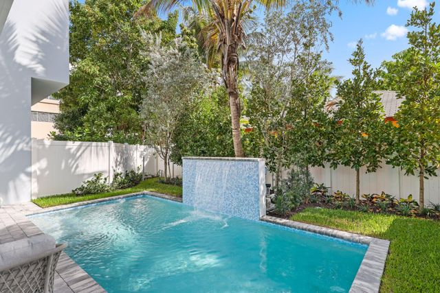 408 SE 2nd Street, Delray Beach, FL 33483