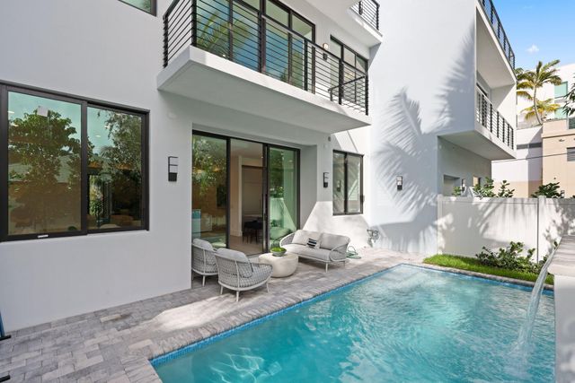 408 SE 2nd Street, Delray Beach, FL 33483