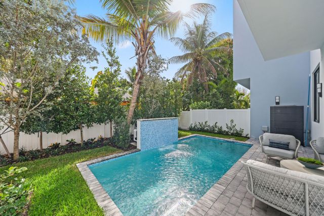 408 SE 2nd Street, Delray Beach, FL 33483