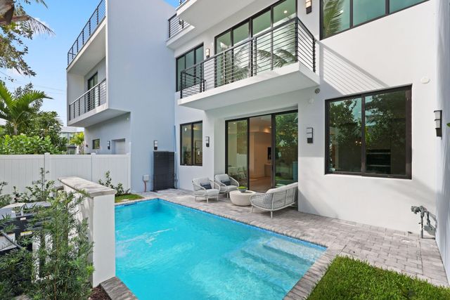 408 SE 2nd Street, Delray Beach, FL 33483