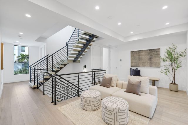 408 SE 2nd Street, Delray Beach, FL 33483