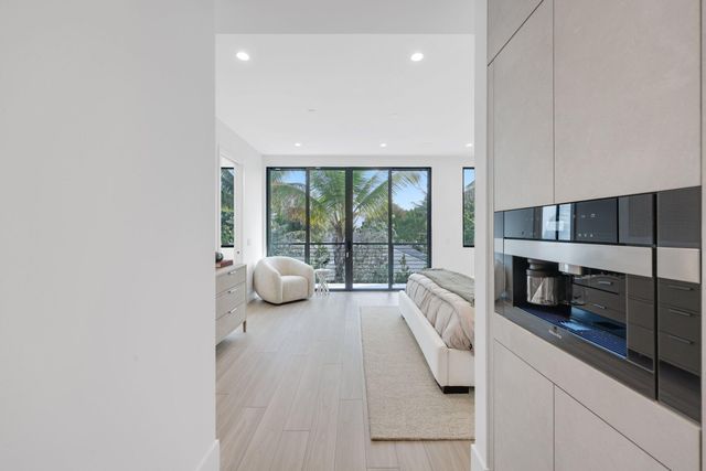 408 SE 2nd Street, Delray Beach, FL 33483