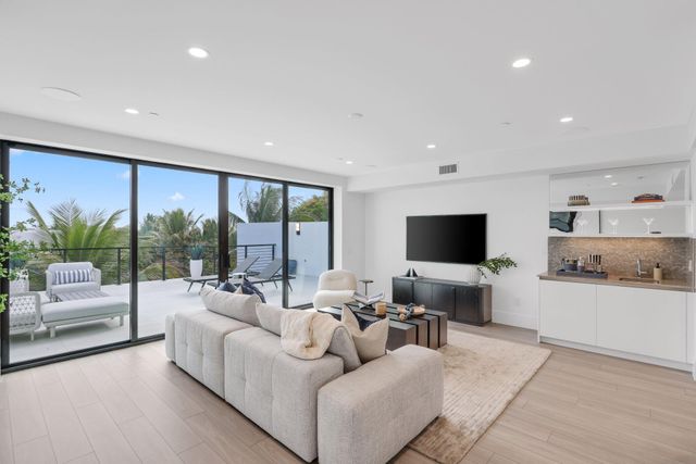 408 SE 2nd Street, Delray Beach, FL 33483