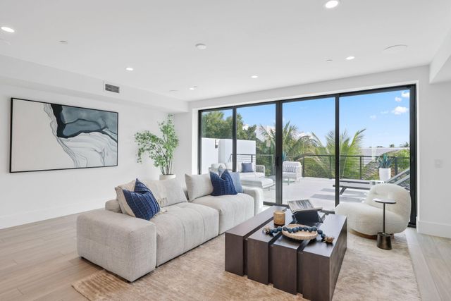 408 SE 2nd Street, Delray Beach, FL 33483