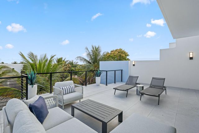 408 SE 2nd Street, Delray Beach, FL 33483