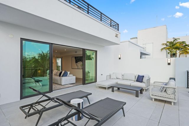 408 SE 2nd Street, Delray Beach, FL 33483