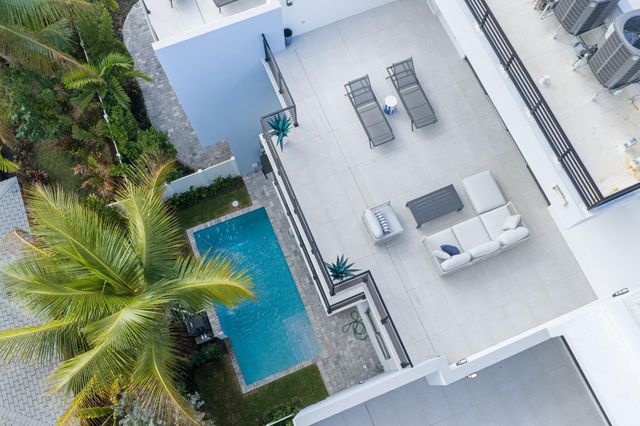 408 SE 2nd Street, Delray Beach, FL 33483