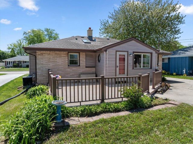 N89W15140 Jefferson AVENUE, Menomonee Falls, WI 53051