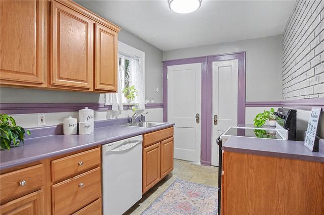 343 Stonewood Ave, Greece, NY 14616