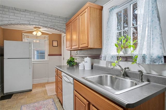 343 Stonewood Ave, Greece, NY 14616