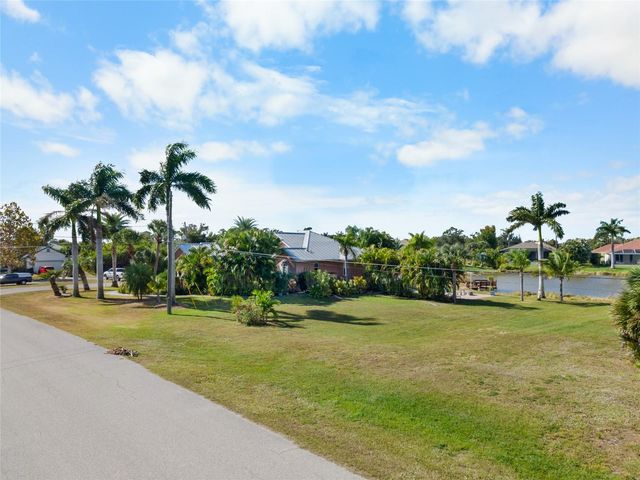 208 ANTILLA DRIVE, Rotonda West, FL 33947