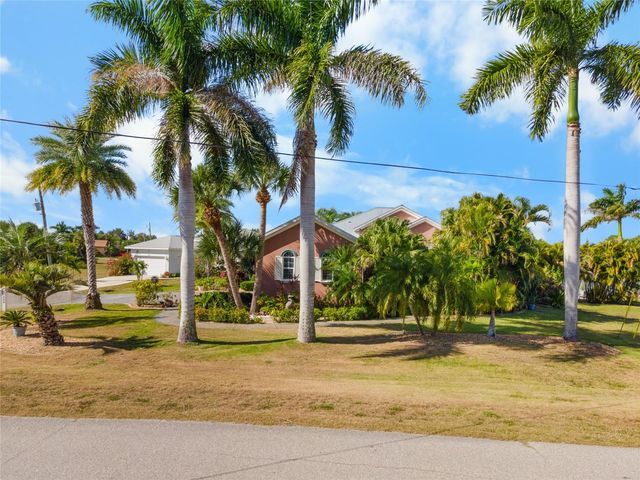 208 ANTILLA DRIVE, Rotonda West, FL 33947