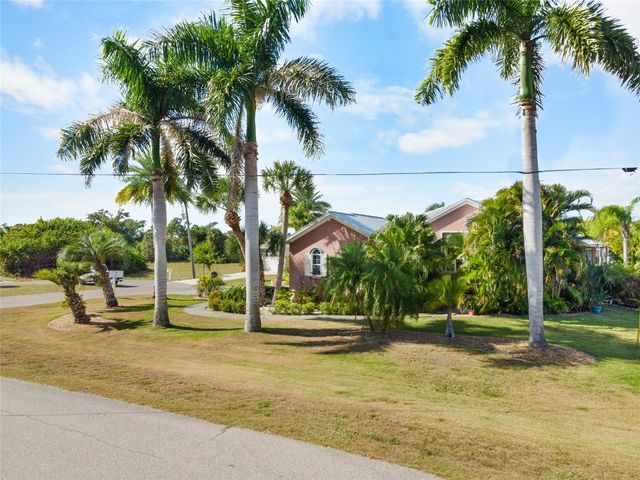 208 ANTILLA DRIVE, Rotonda West, FL 33947