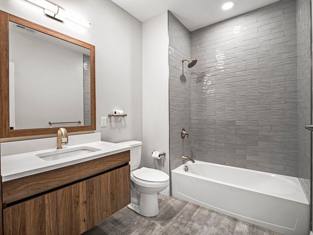 9 Central St 305, Somerville, MA 02143