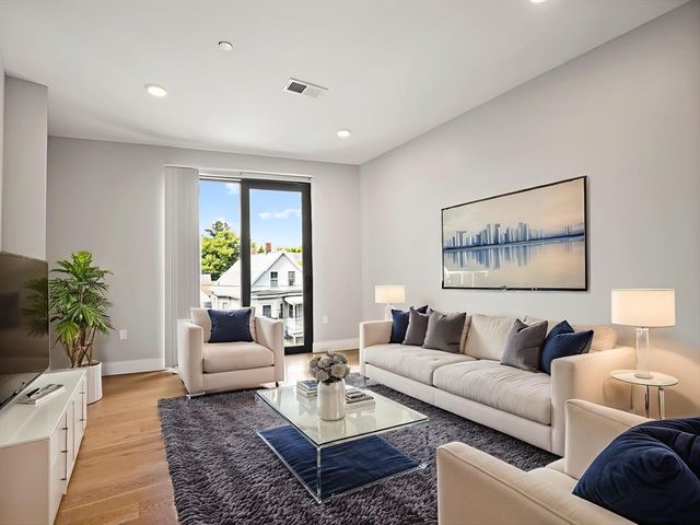 9 Central St 305, Somerville, MA 02143