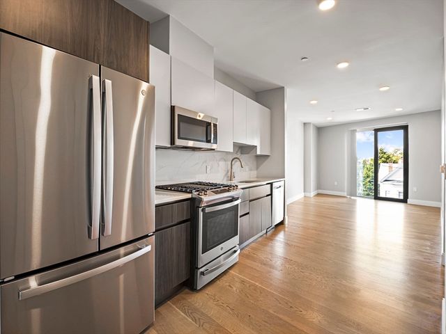 9 Central St 305, Somerville, MA 02143