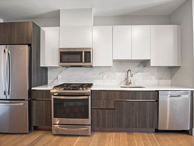 9 Central St 305, Somerville, MA 02143