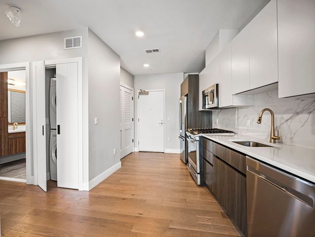 9 Central St 305, Somerville, MA 02143