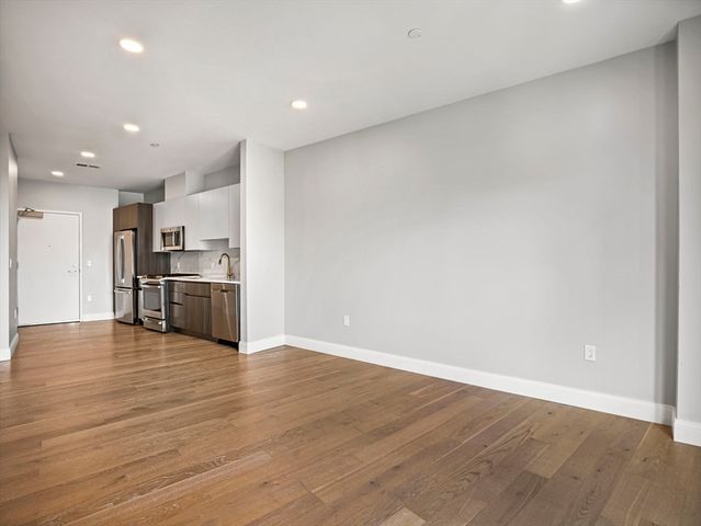 9 Central St 305, Somerville, MA 02143