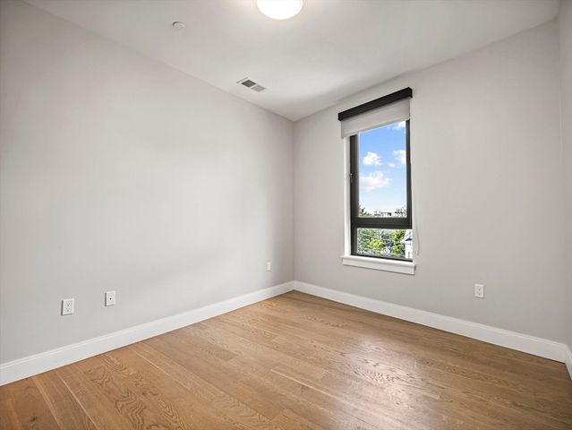 9 Central St 305, Somerville, MA 02143