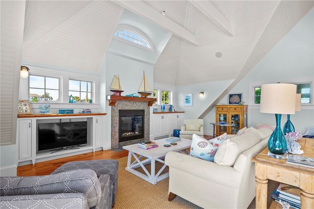 140 Tuckerman Avenue, Middletown, RI 02842