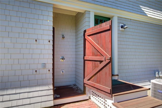 140 Tuckerman Avenue, Middletown, RI 02842