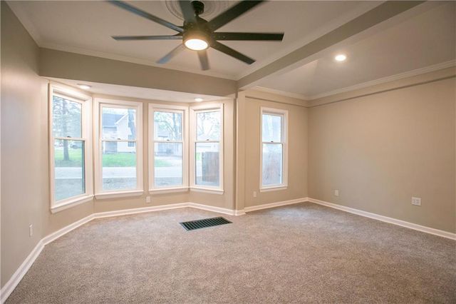 300 SE 1st Street, Lee's Summit, MO 64063