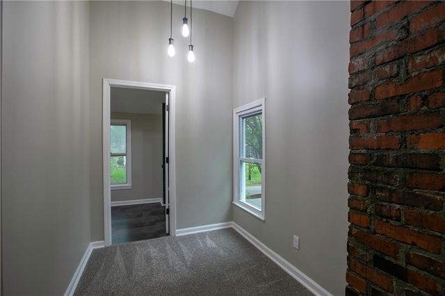 300 SE 1st Street, Lee's Summit, MO 64063