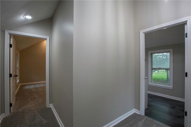 300 SE 1st Street, Lee's Summit, MO 64063