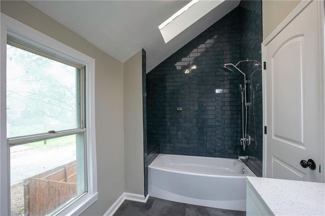 300 SE 1st Street, Lee's Summit, MO 64063