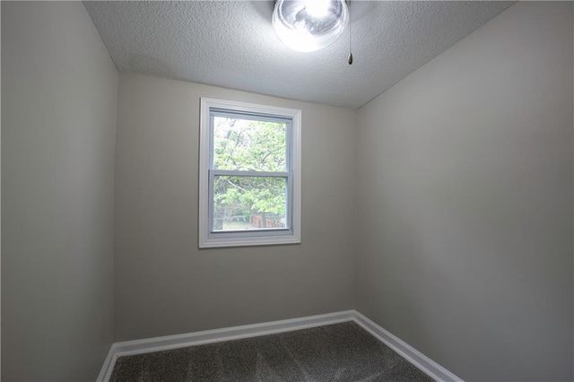 300 SE 1st Street, Lee's Summit, MO 64063