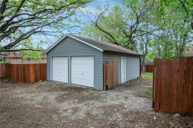 300 SE 1st Street, Lee's Summit, MO 64063