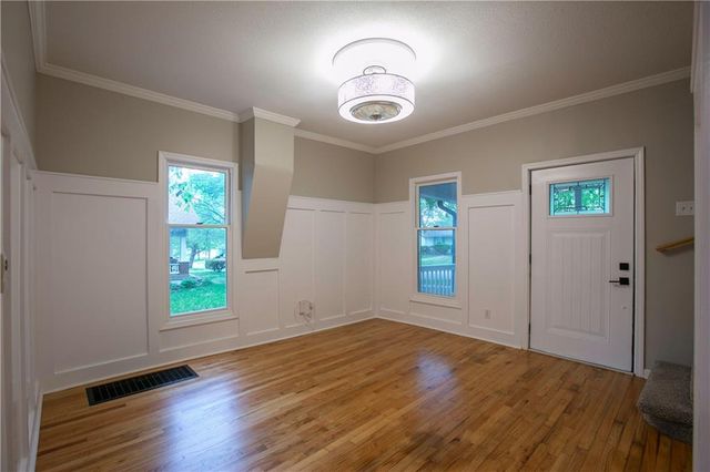 300 SE 1st Street, Lee's Summit, MO 64063