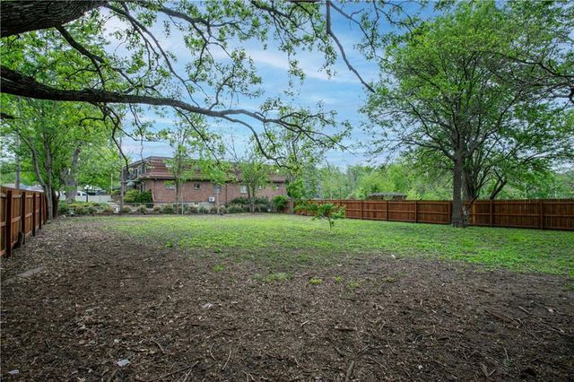 300 SE 1st Street, Lee's Summit, MO 64063