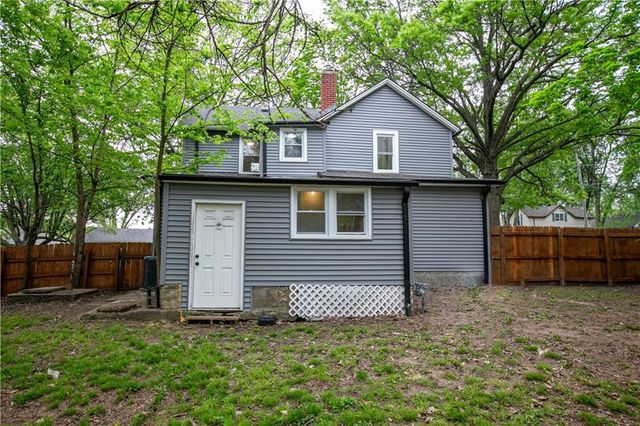 300 SE 1st Street, Lee's Summit, MO 64063