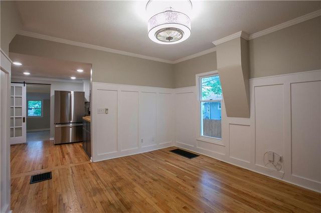 300 SE 1st Street, Lee's Summit, MO 64063