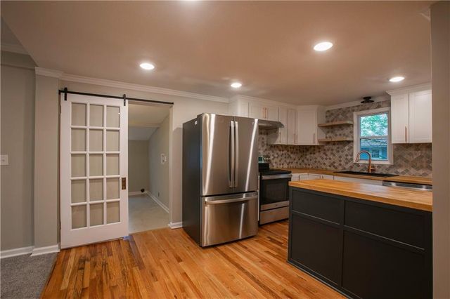 300 SE 1st Street, Lee's Summit, MO 64063
