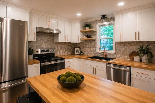 300 SE 1st Street, Lee's Summit, MO 64063