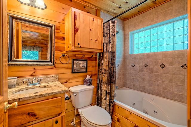 105 Cozy Pine Lane, Murphy, NC 28906