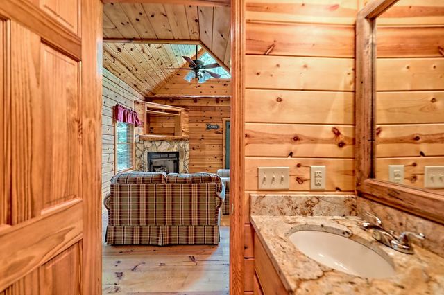 105 Cozy Pine Lane, Murphy, NC 28906