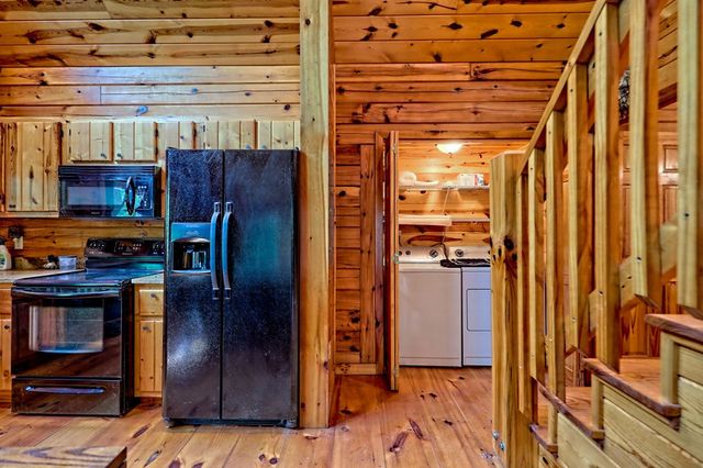 105 Cozy Pine Lane, Murphy, NC 28906