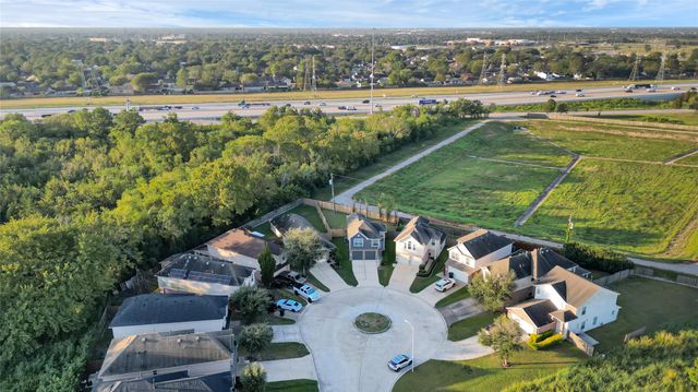 11242 Valley Kings Drive, Houston, TX 77089