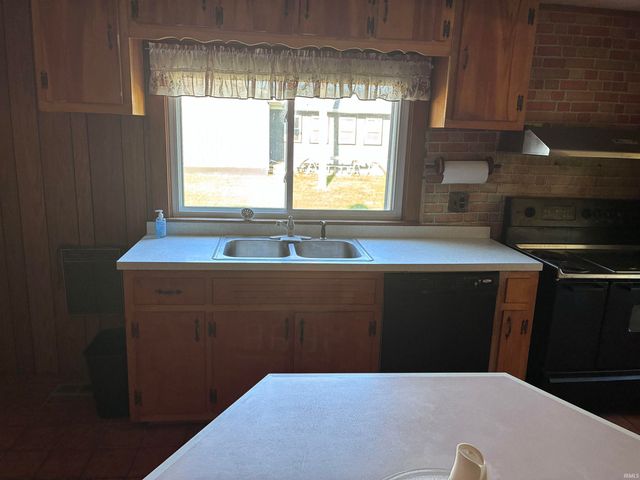 1611 E State Route 62 Highway, Boonville, IN 47601